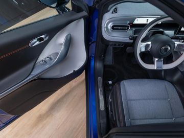 Car image 21