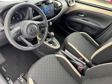 Car image 12