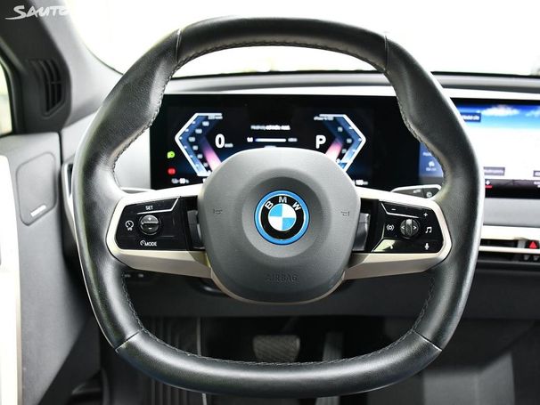 BMW iX xDrive40 240 kW image number 22