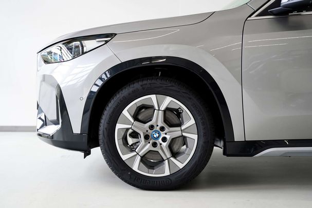 BMW iX1 xDrive30 xLine 230 kW image number 6