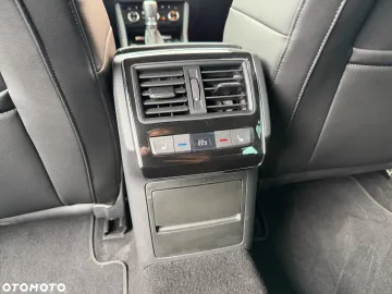Car image 40