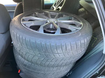 Car image 25