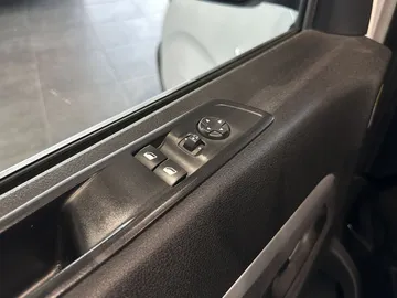 Car image 46