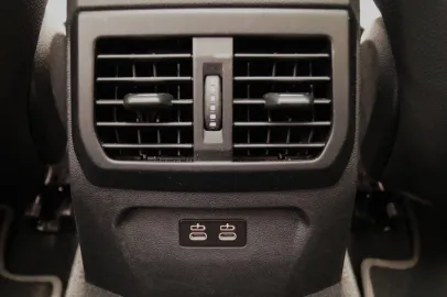 Car image 32
