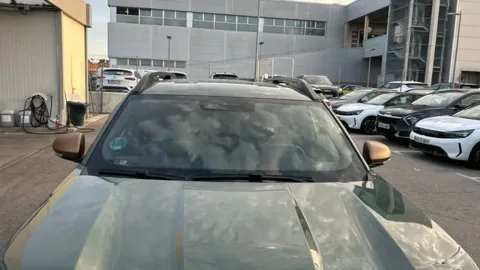 Car image 25