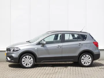 Car image 3