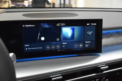 Car image 24