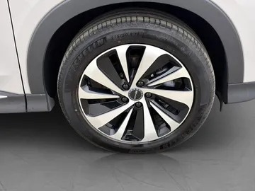 Car image 38