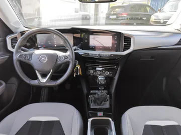 Car image 26