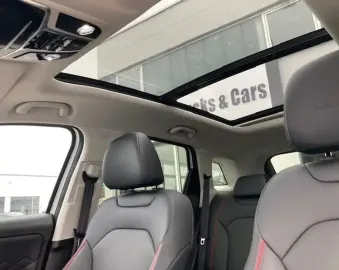 Car image 30