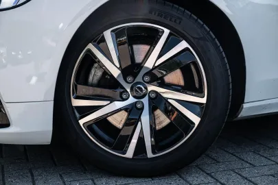 Car image 35