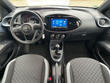 Car image 9