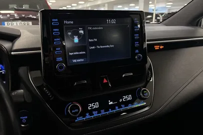 Car image 9