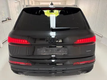 Car image 30