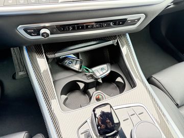 Car image 33