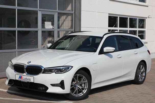 BMW 330e Touring Sport Line 215 kW image number 1