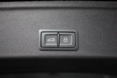 Car image 34