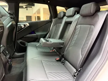 Car image 29