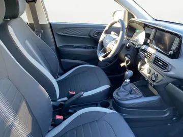 Car image 14