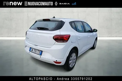Car image 3