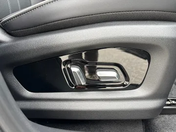Car image 36