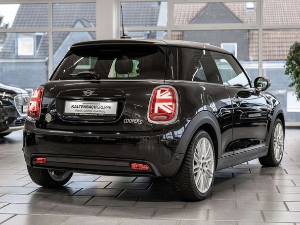 Mini Cooper SE Mini Yours Trim 135 kW image number 2