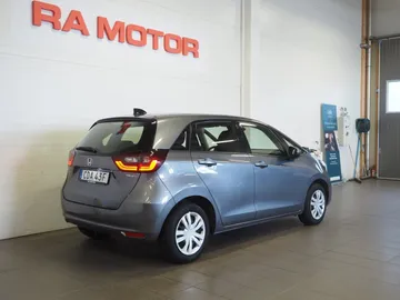 Car image 5