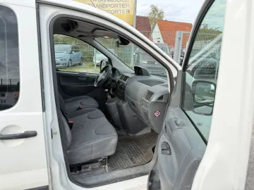 Car image 27
