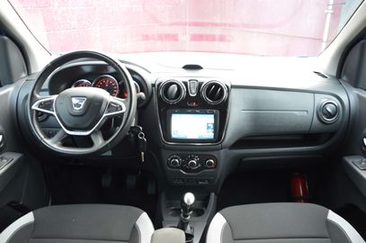 Car image 15