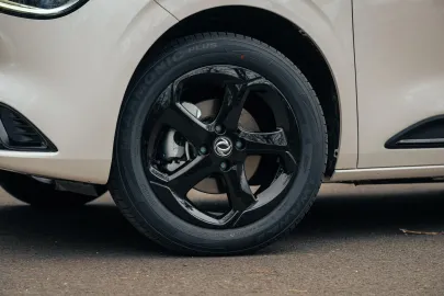 Car image 23