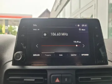 Car image 30