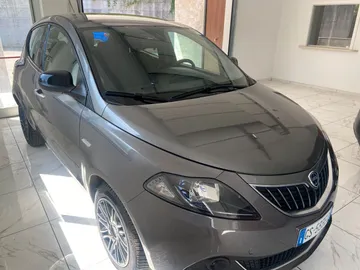 Car image 2