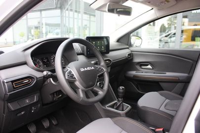 Car image 11