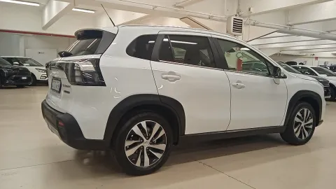 Car image 4