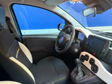 Car image 13