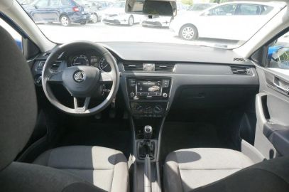 Car image 10