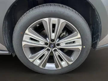 Car image 24