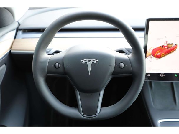 Tesla Model Y 220 kW image number 13