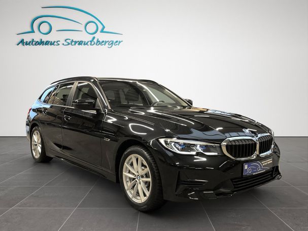 BMW 330e Touring 215 kW image number 2