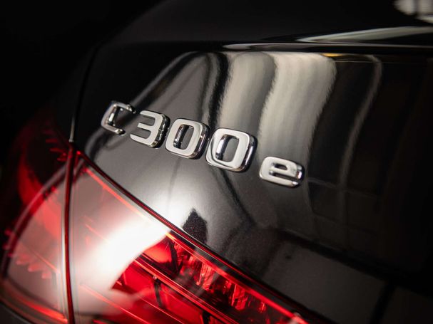 Mercedes-Benz C 300 e Line 230 kW image number 13