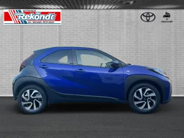 Car image 4