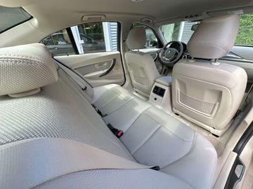 Car image 36