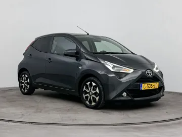 Car image 3