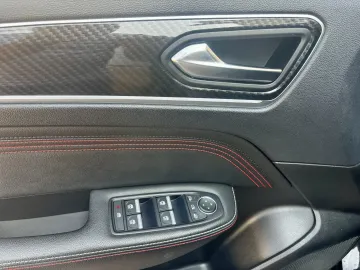 Car image 33