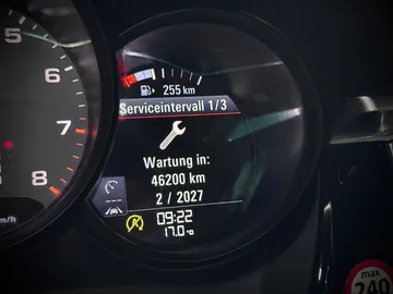 Car image 26