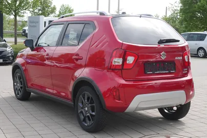 Car image 4