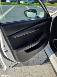 Car image 32