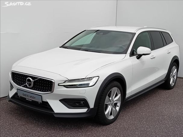 Volvo V60 Cross Country B4 AWD 145 kW image number 1