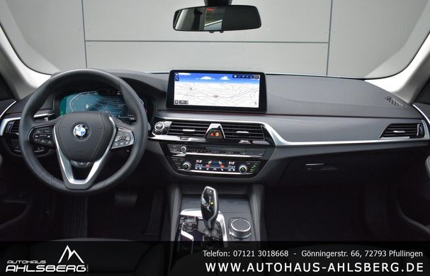 BMW 530d Touring Luxury Line xDrive 210 kW image number 11