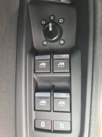 Car image 36